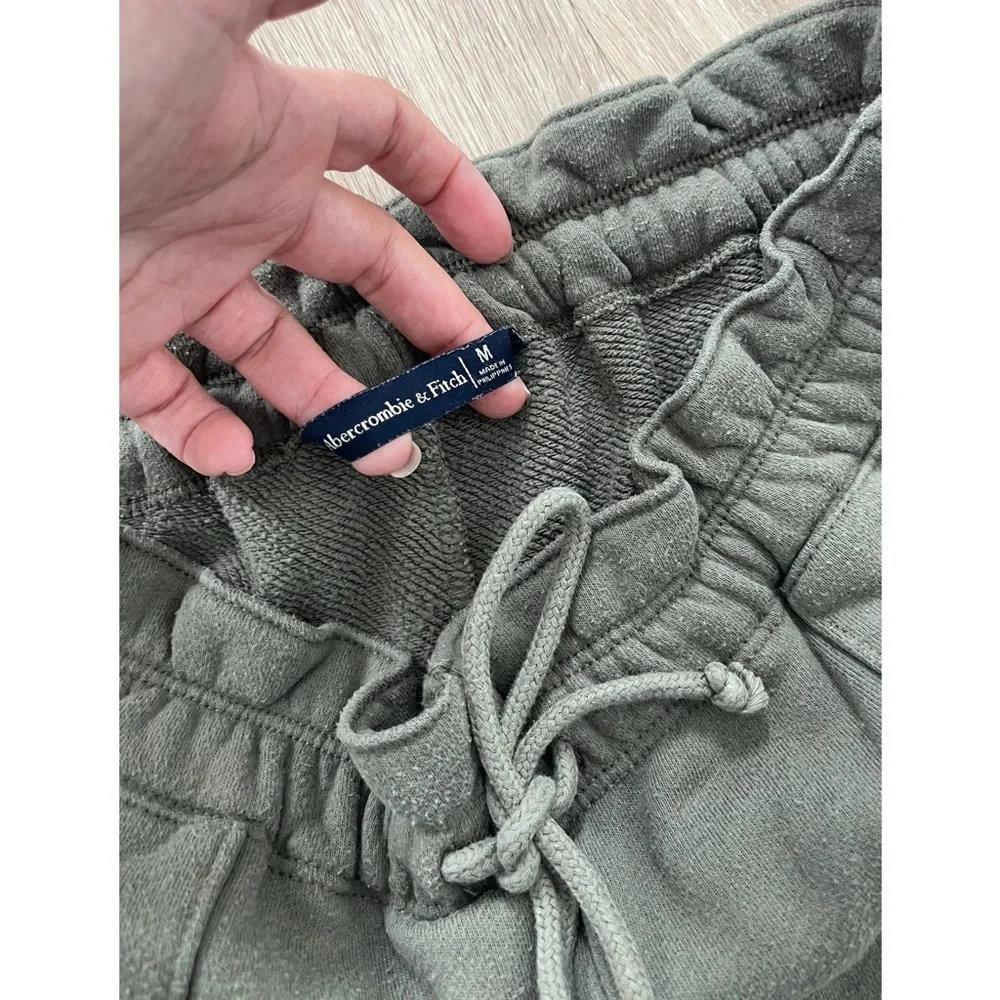 A&F Cloud Paperbag Shorts - Picture 4 of 4
